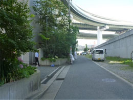 基地周辺の清掃