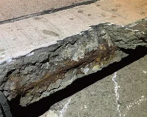 損傷した円型水路