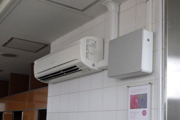 京橋パーキング　トイレ内空調設置工事