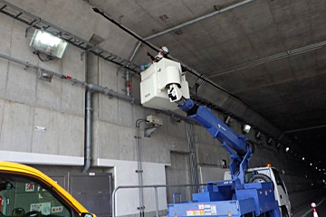 ランプ部水噴霧配管支持金具点検