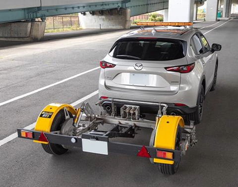 すべり抵抗調査車