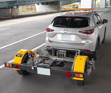 すべり抵抗調査車